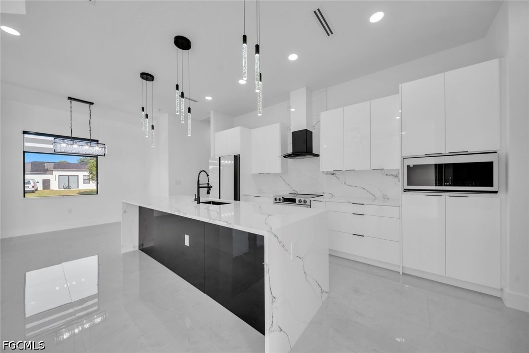 3 Bed SingleFamilyResidence for Sale in Lehigh Acres, photo 9