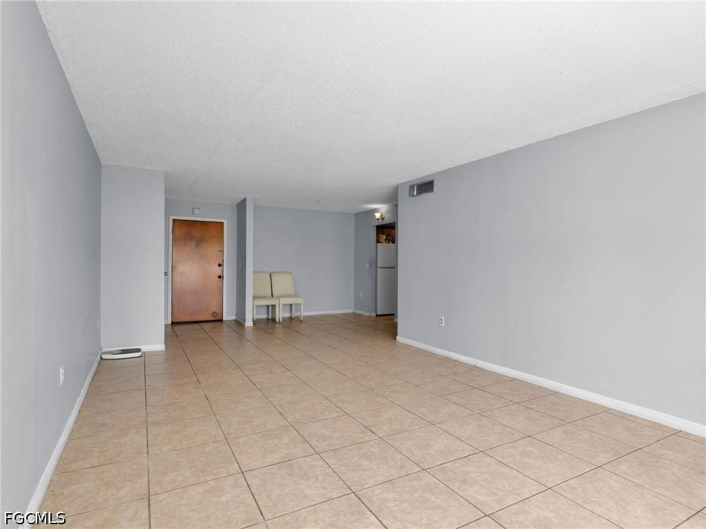 2 Bed Condominium for Sale in Windsor West, photo 9