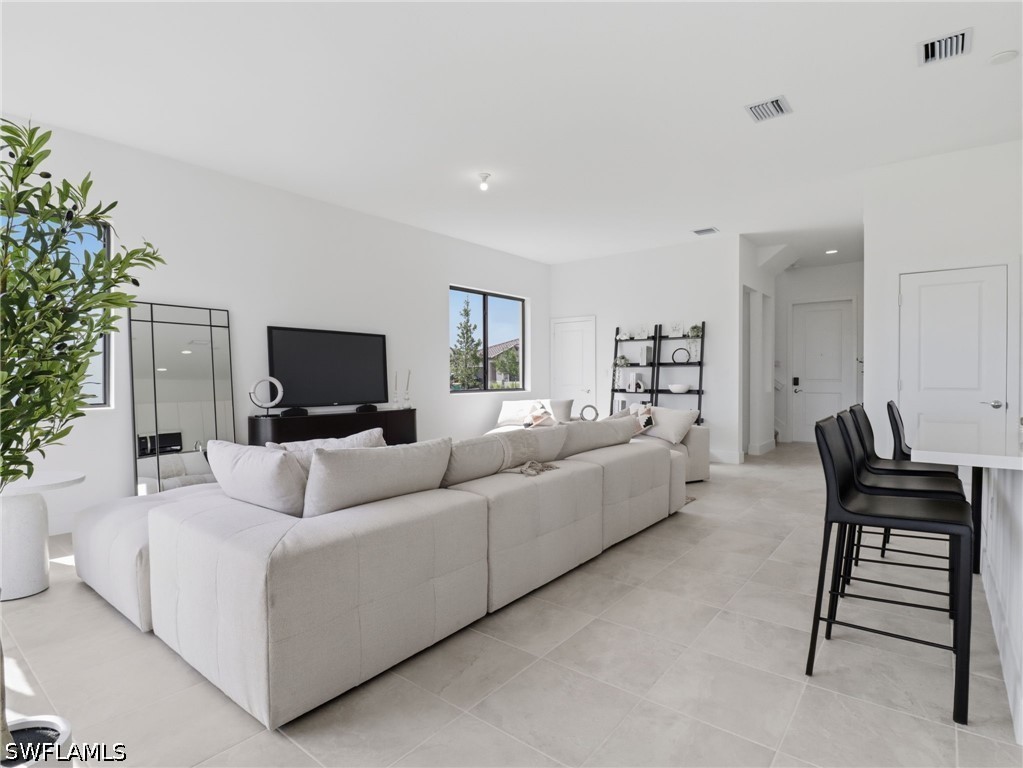 3 Bed SingleFamilyResidence for Sale in Silverwood, FL — photo 9