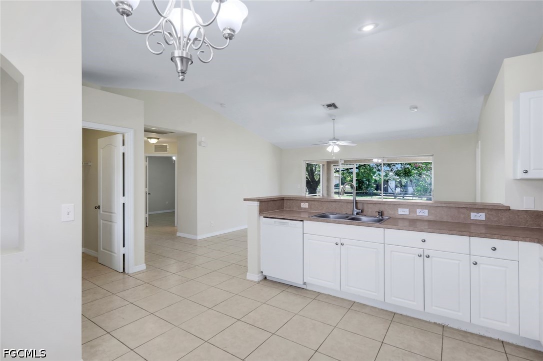 3 Bed SingleFamilyResidence for Sale in Cape Coral, photo 9