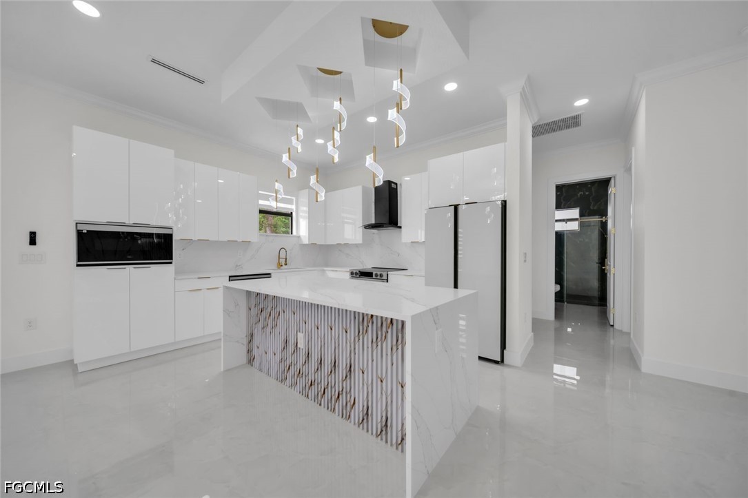 4 Bed SingleFamilyResidence for Sale in Lehigh Acres, photo 9