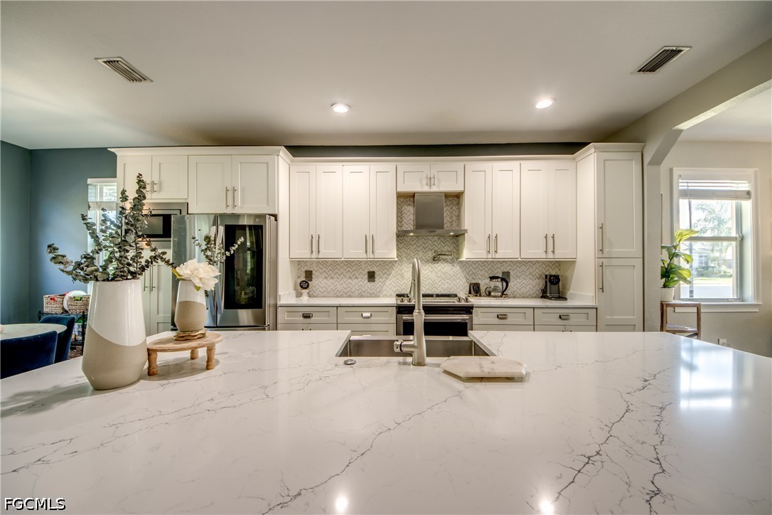 5 Bed SingleFamilyResidence for Sale in Fort Myers, FL — photo 9