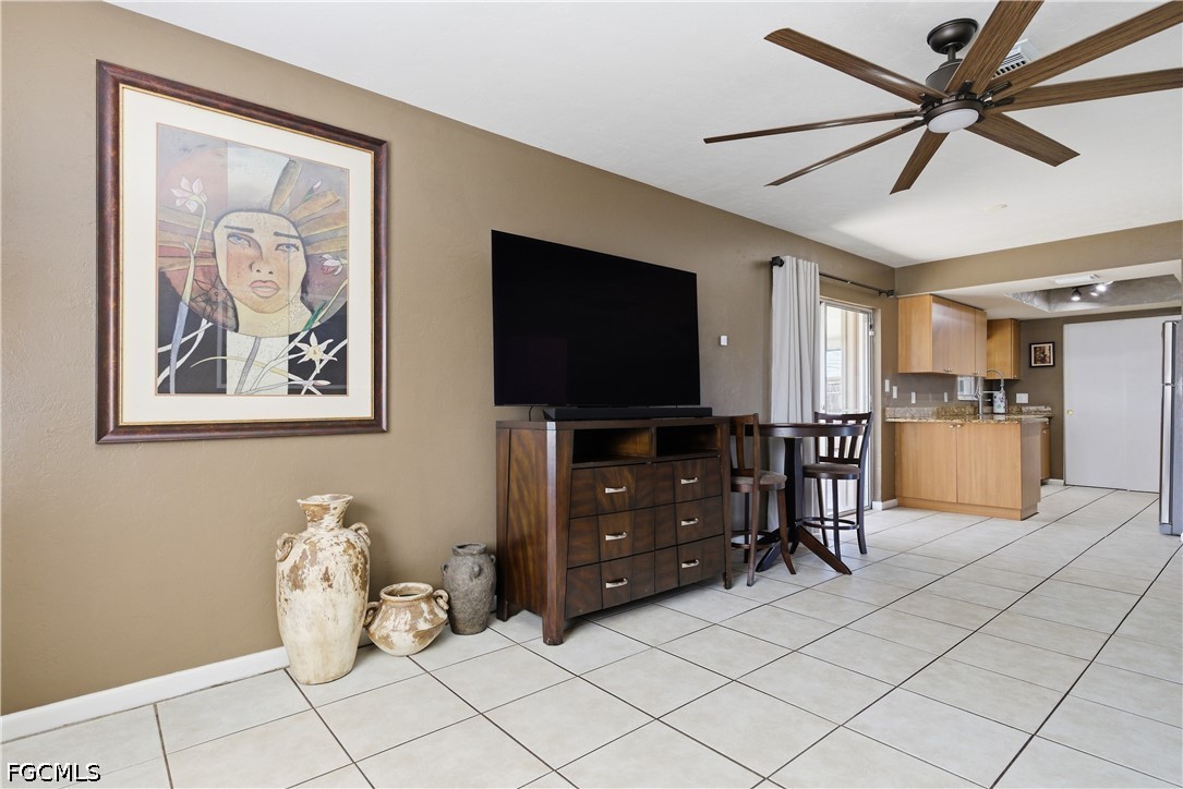 3 Bed SingleFamilyResidence for Sale in Naples, photo 9