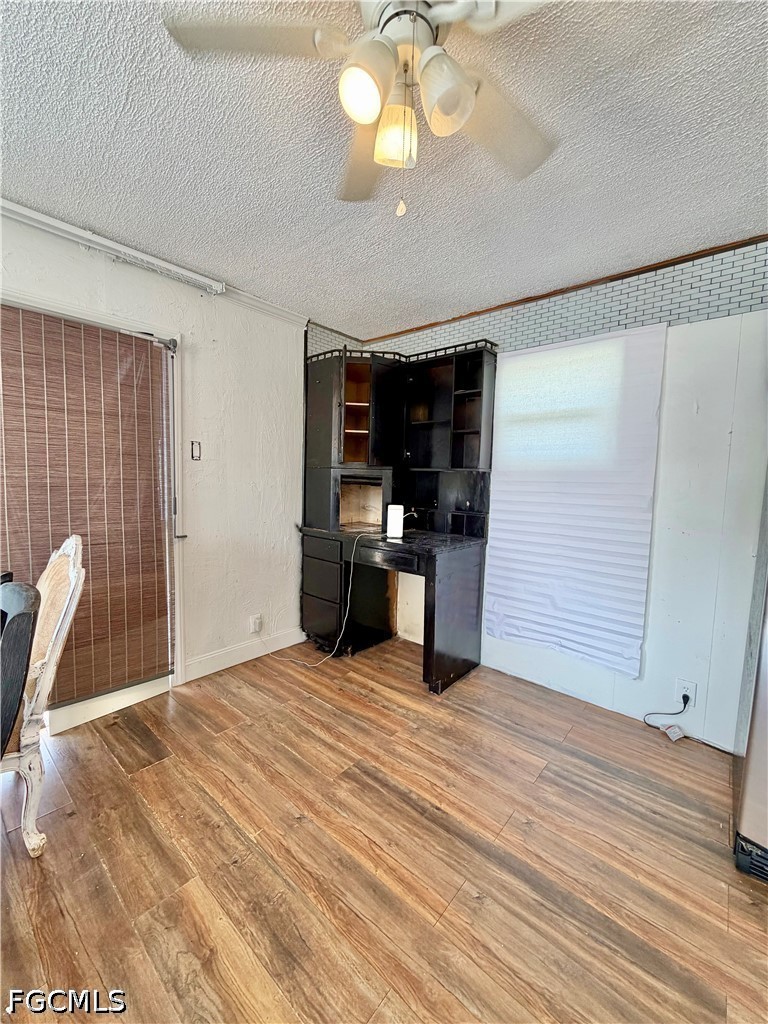3 Bed SingleFamilyResidence for Sale in San Carlos Park, photo 9