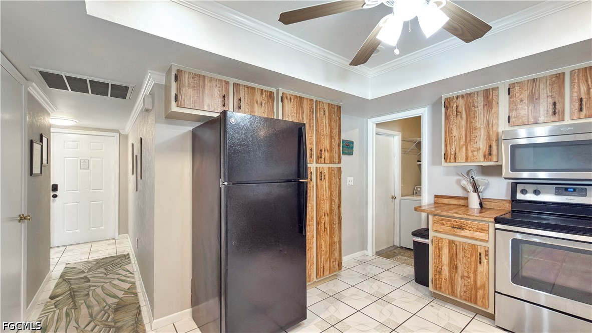3 Bed Pool Home for Sale in Cape Coral, photo 9
