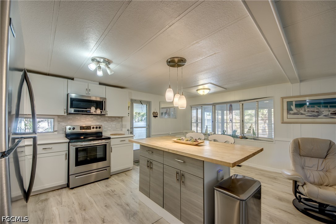 2 Bed ManufacturedHome for Sale in Old Bridge Village, FL — photo 9