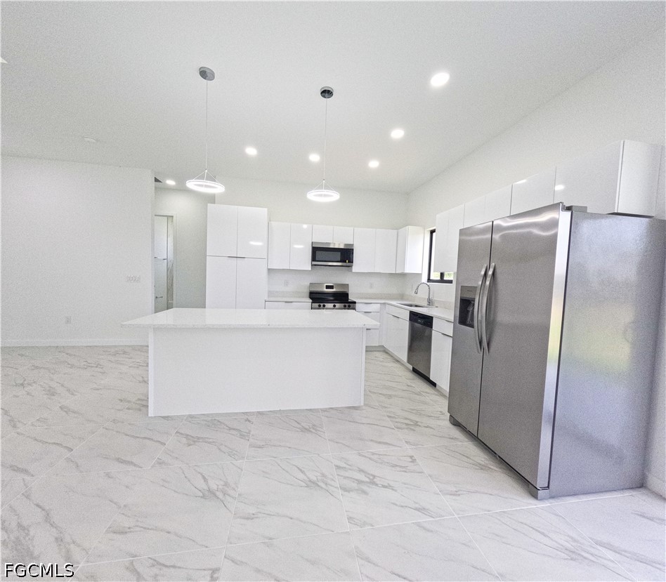3 Bed SingleFamilyResidence for Sale in Cape Coral, photo 9