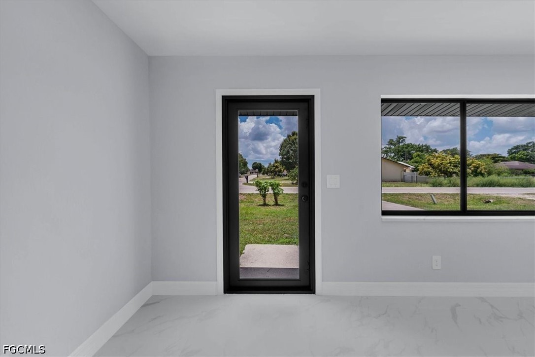 3 Bed SingleFamilyResidence for Sale in Fort Myers, photo 9