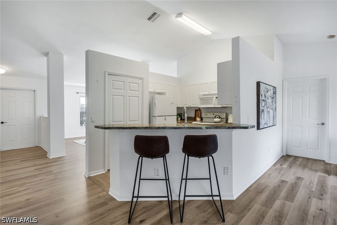 3 Bed SingleFamilyResidence for Sale in Cape Coral, photo 9