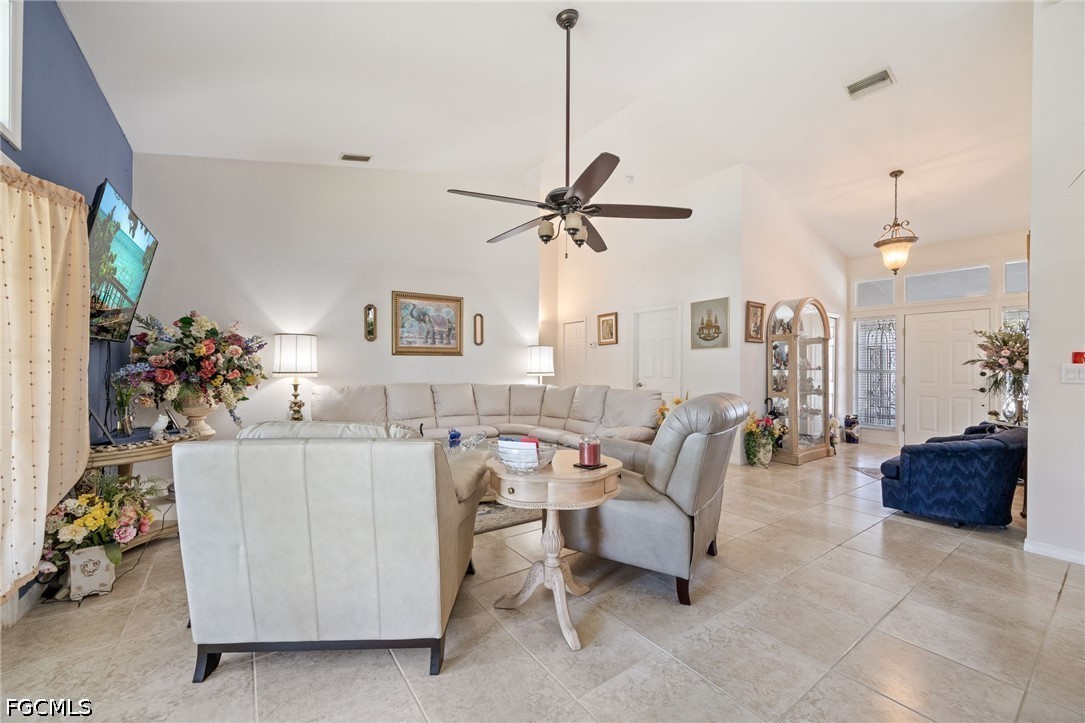 3 Bed SingleFamilyResidence for Sale in Cape Coral, photo 9