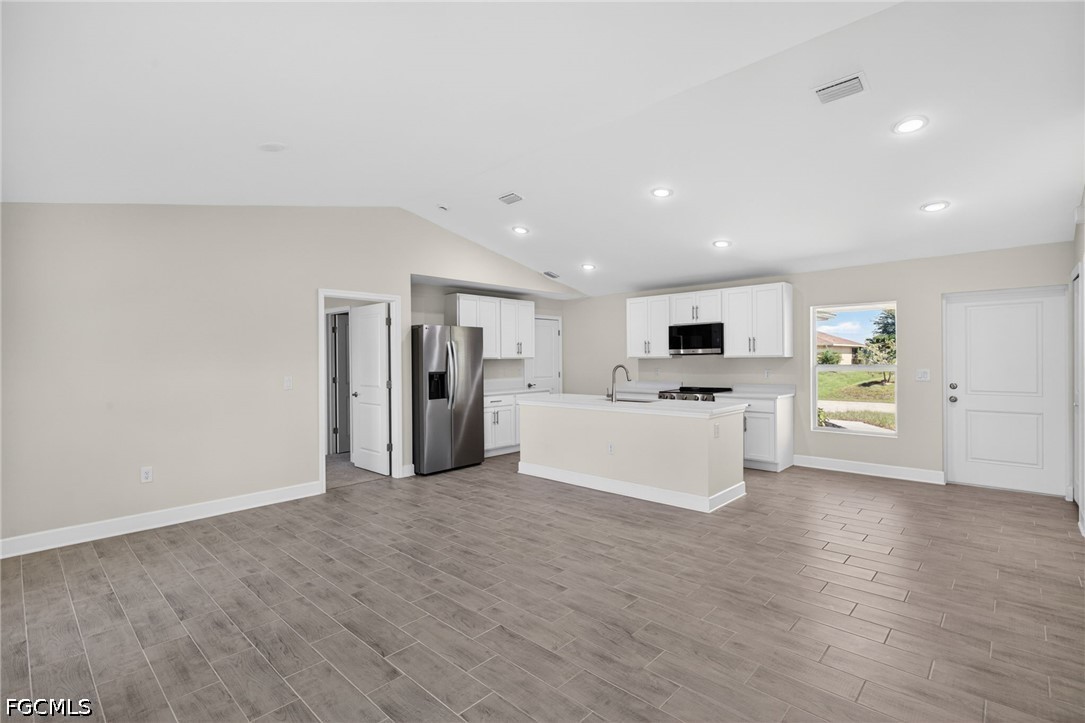 3 Bed SingleFamilyResidence for Sale in Cape Coral, photo 9