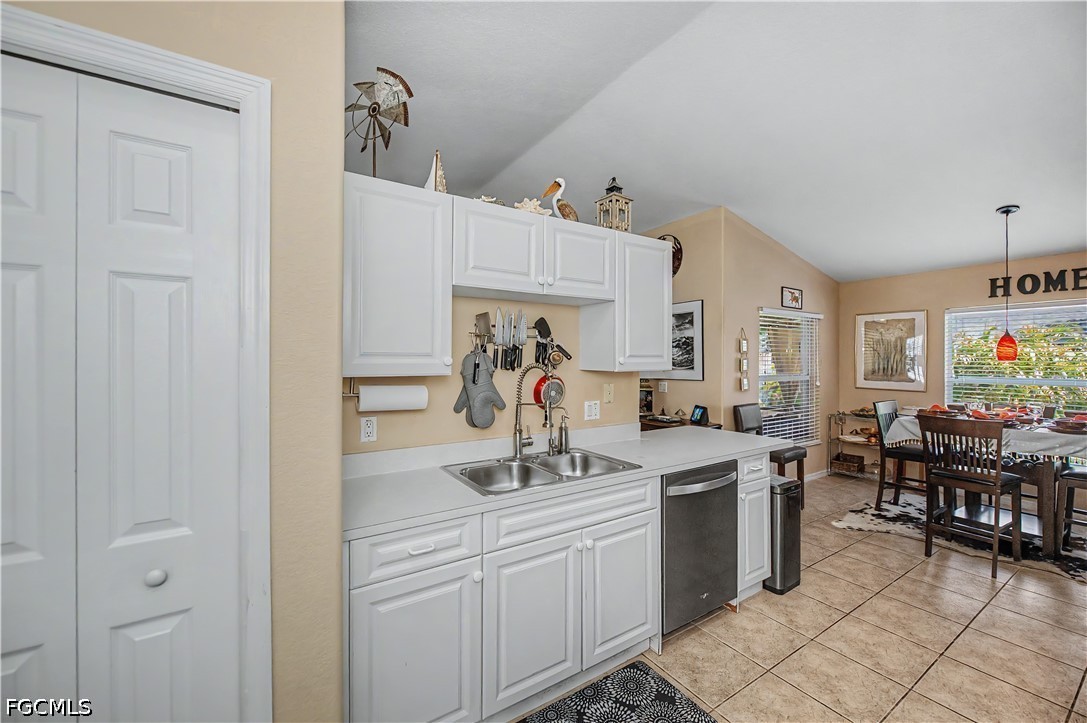 3 Bed SingleFamilyResidence for Sale in Cape Coral, photo 9