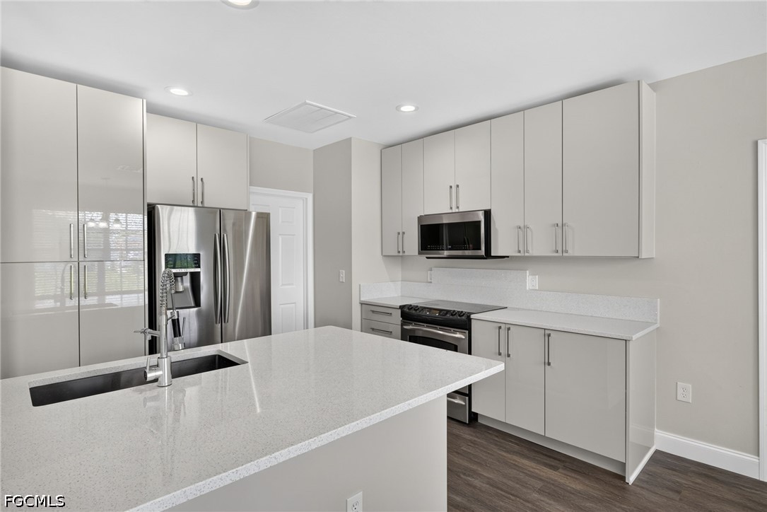 3 Bed SingleFamilyResidence for Sale in Lehigh Acres, photo 9