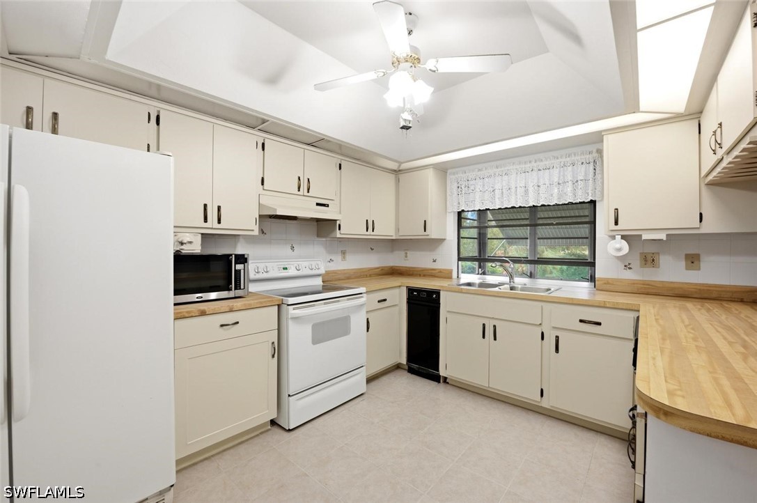2 Bed SingleFamilyResidence for Sale in Naples, photo 9