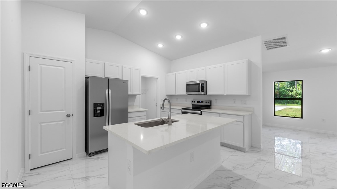 4 Bed SingleFamilyResidence for Sale in Lehigh Acres, photo 9