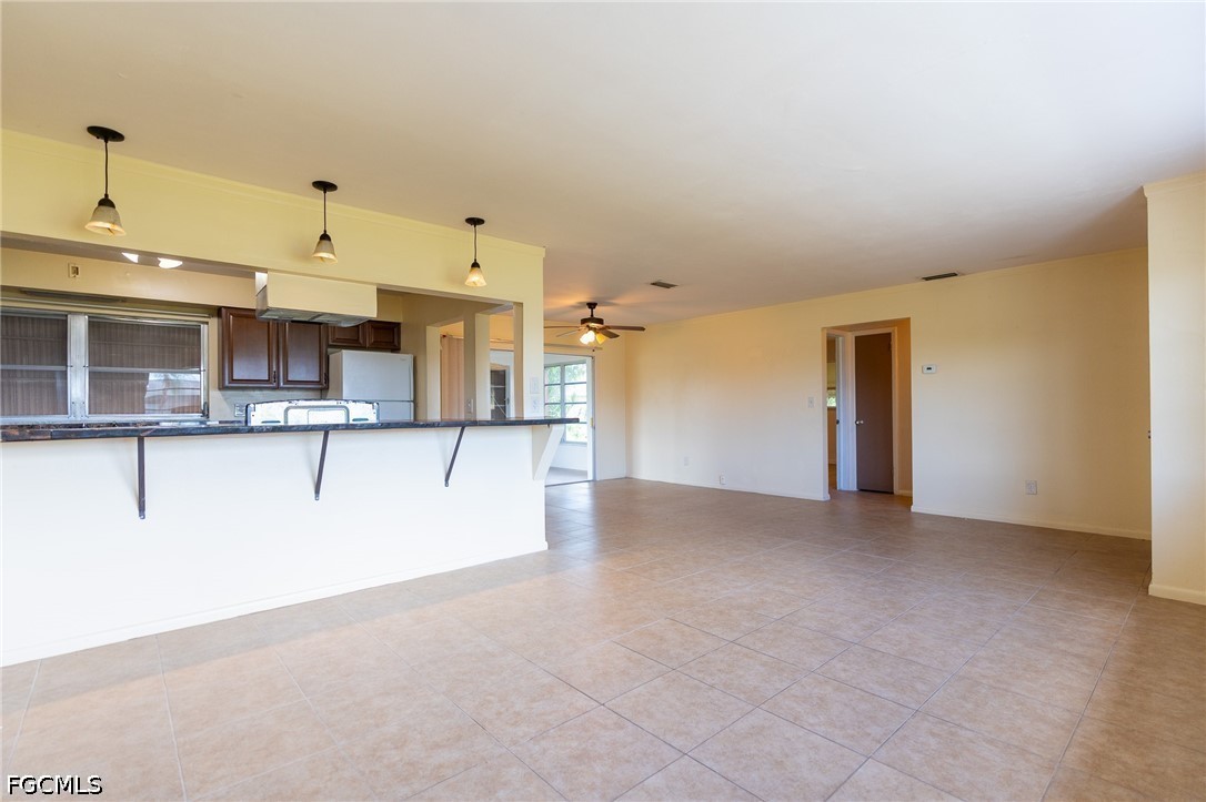 2 Bed SingleFamilyResidence for Sale in Cape Coral, photo 9