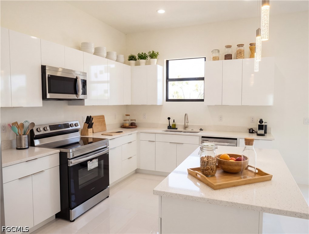 4 Bed SingleFamilyResidence for Sale in Cape Coral, photo 9