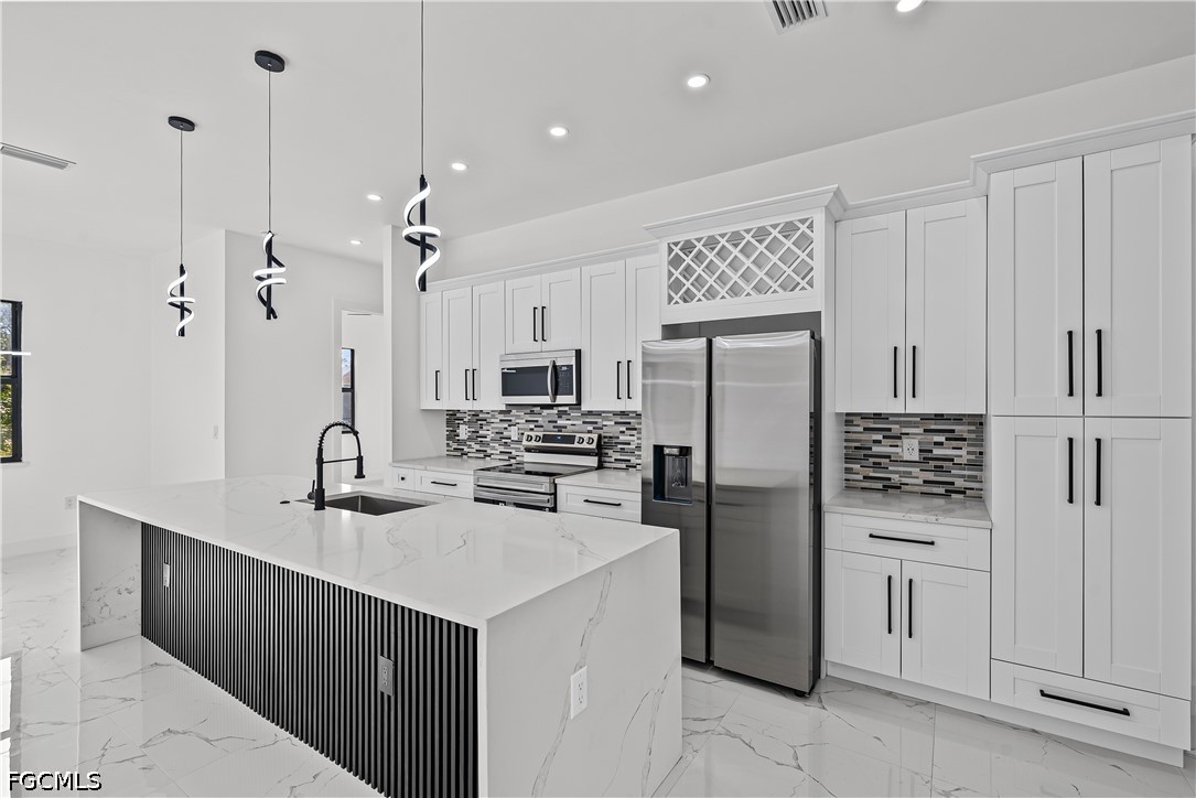 3 Bed SingleFamilyResidence for Sale in Lehigh Acres, photo 9