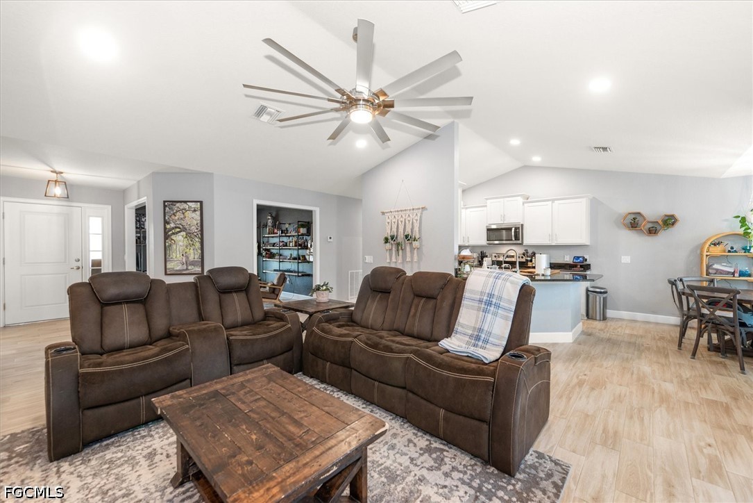 4 Bed SingleFamilyResidence for Sale in Cape Coral, photo 9
