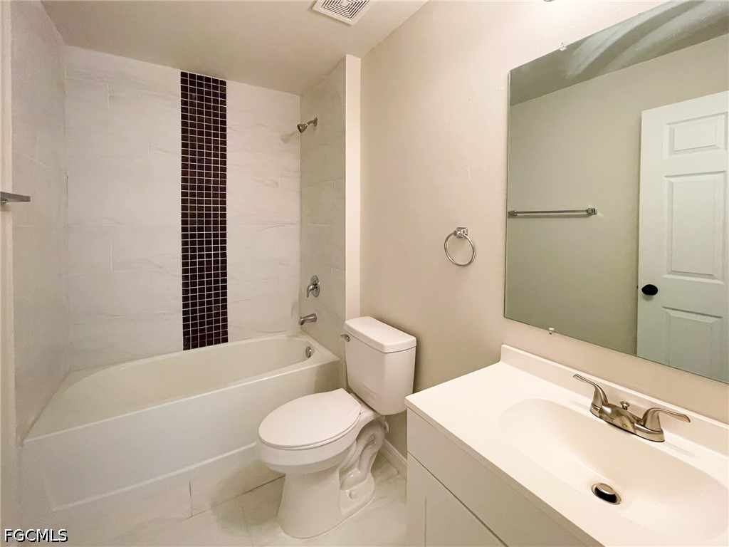3 Bed SingleFamilyResidence for Sale in Cape Coral, photo 9