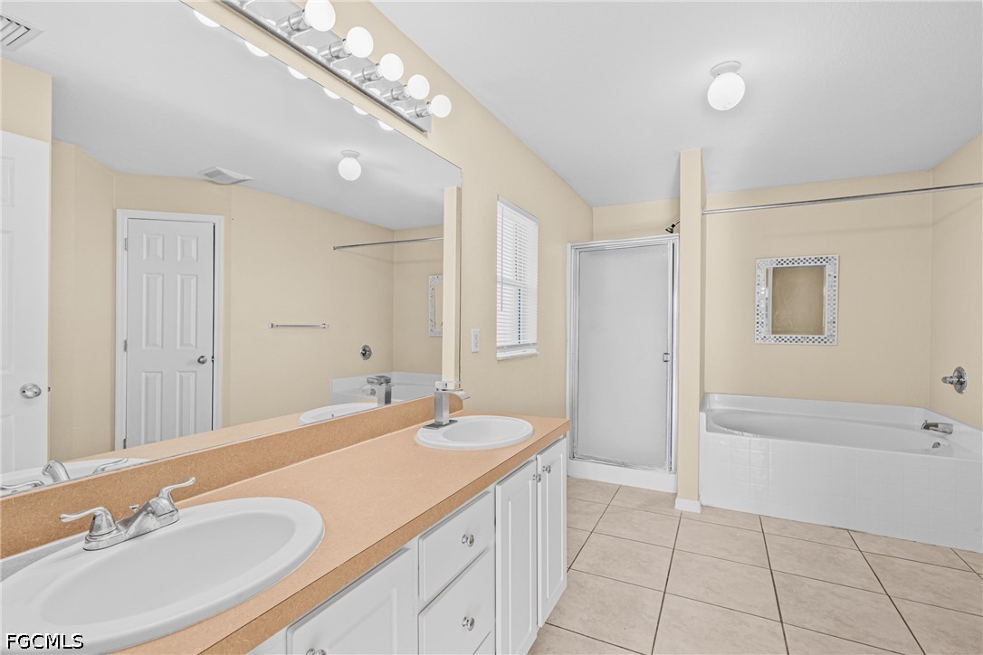 4 Bed SingleFamilyResidence for Sale in Cape Coral, photo 9
