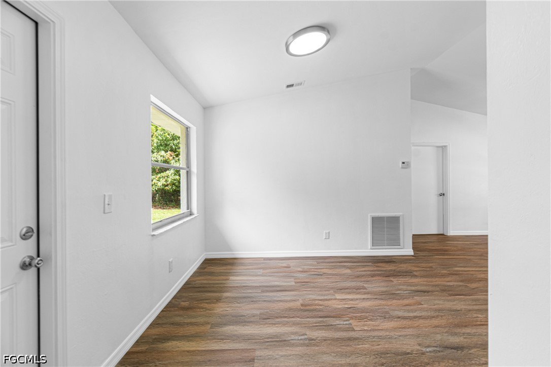 3 Bed SingleFamilyResidence for Sale in Fort Myers, FL — photo 9