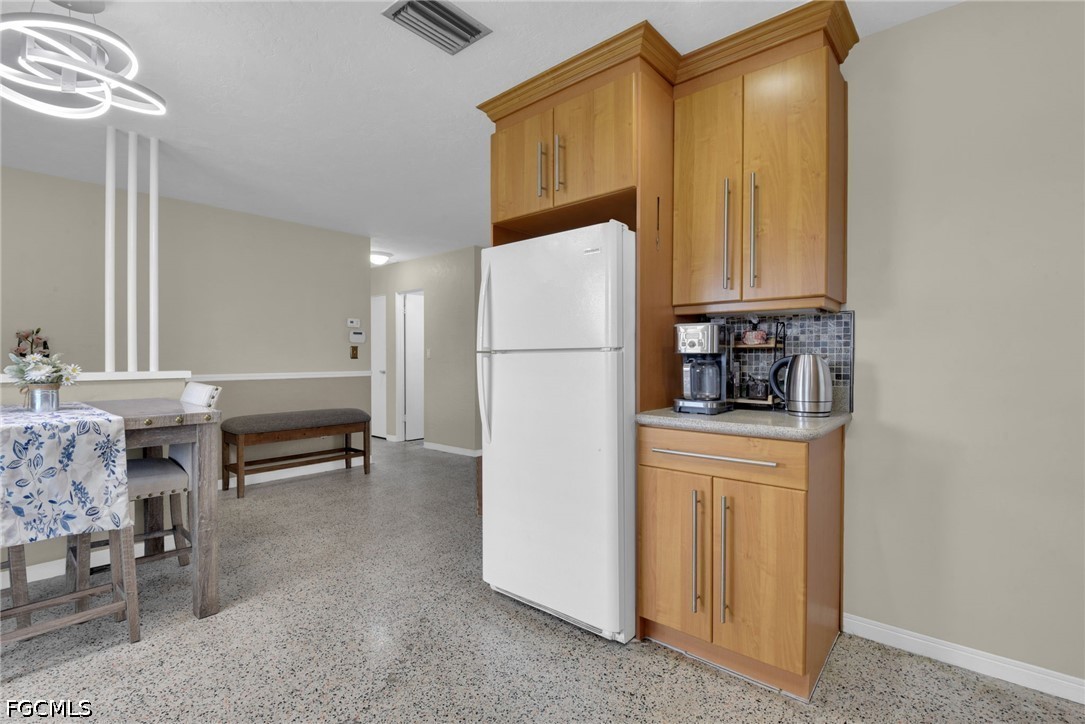 2 Bed SingleFamilyResidence for Sale in Mcgregor Groves, FL — photo 9