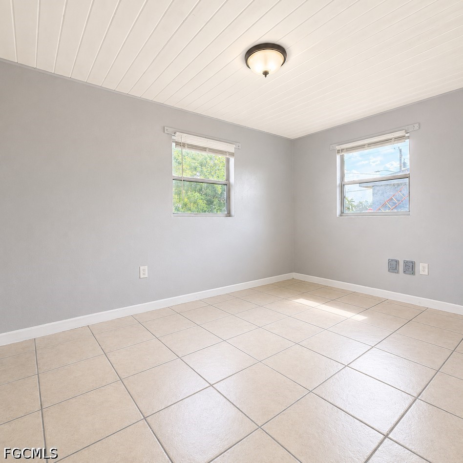 2 Bed Condominium for Sale in Fort Myers, FL, $1,095 — photo 9