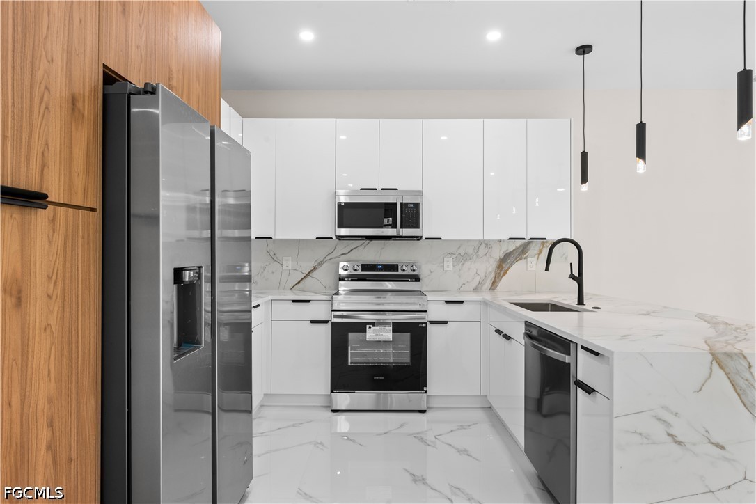 3 Bed SingleFamilyResidence for Sale in Lehigh Acres, FL — photo 9