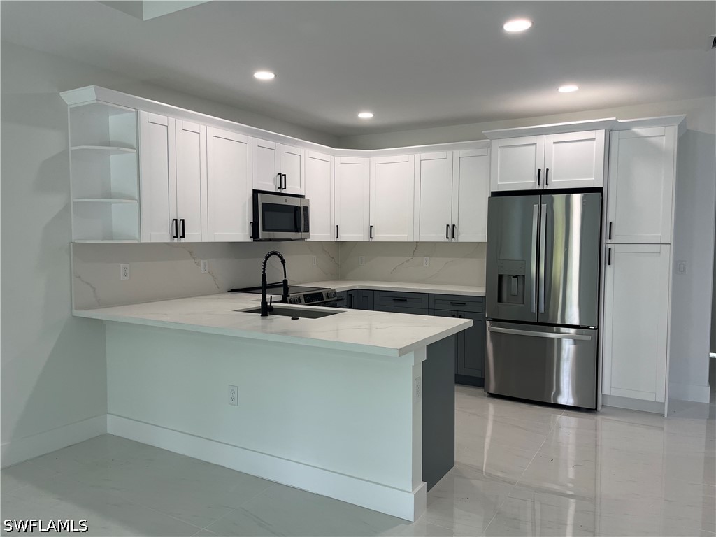 6 Bed Duplex for Sale in Twelfth Street Park, FL, $439,999 — photo 9