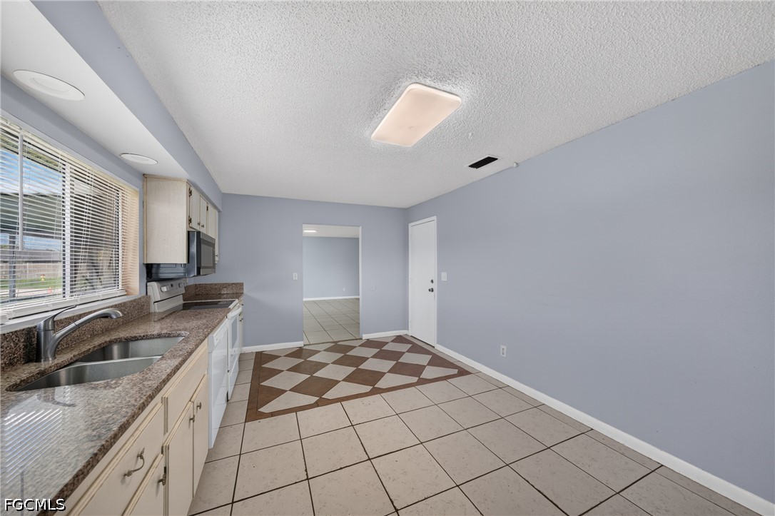 2 Bed Waterfront Home for Sale in Cape Coral, photo 9