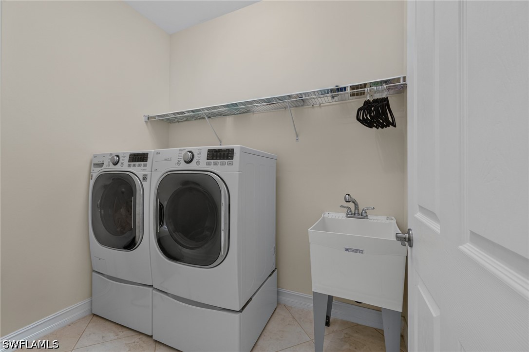 3 Bed SingleFamilyResidence for Sale in Naples, FL, $650,000 — photo 9