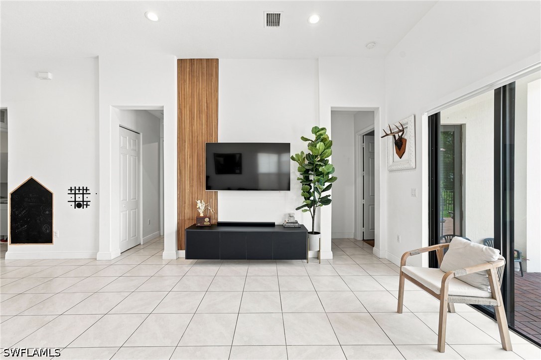 3 Bed SingleFamilyResidence for Sale in Maple Ridge, FL — photo 9