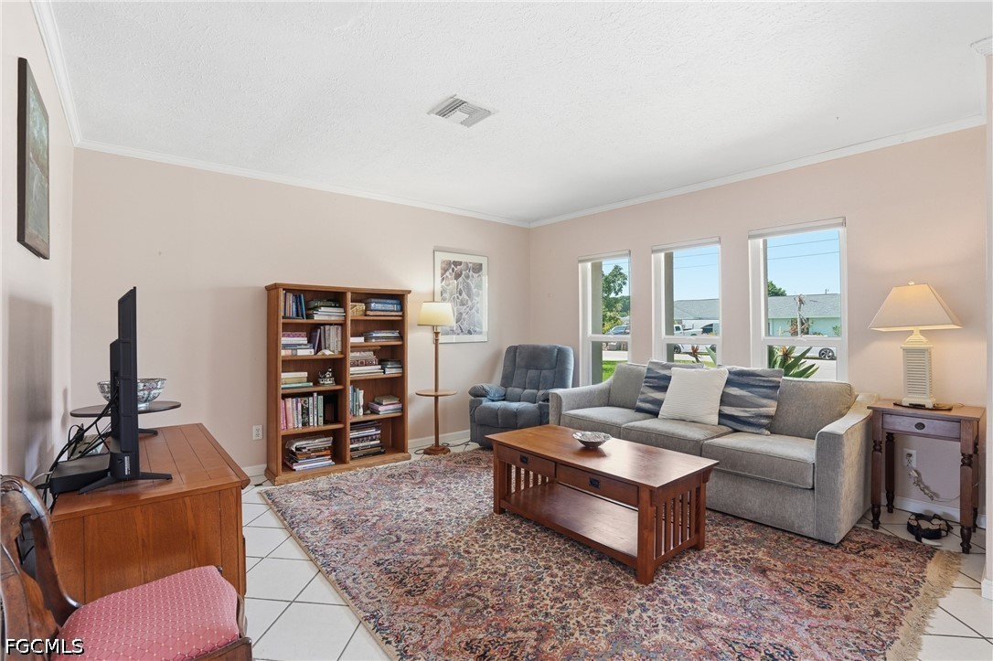 3 Bed Pool Home for Sale in Cape Coral, photo 9