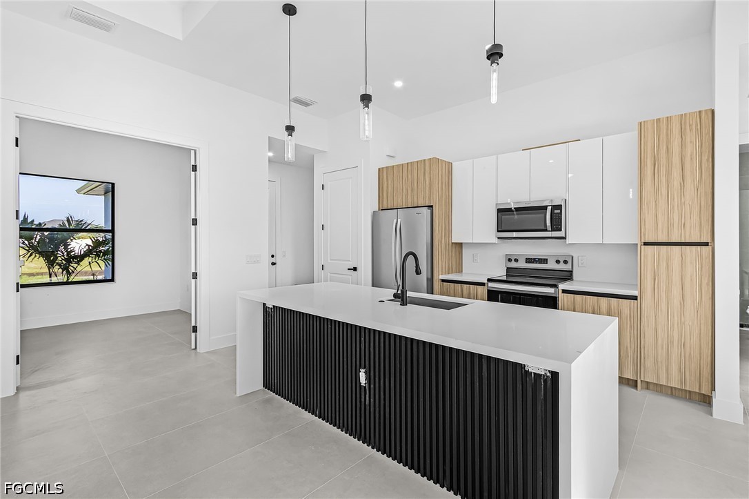 3 Bed SingleFamilyResidence for Sale in Cape Coral, FL — photo 9