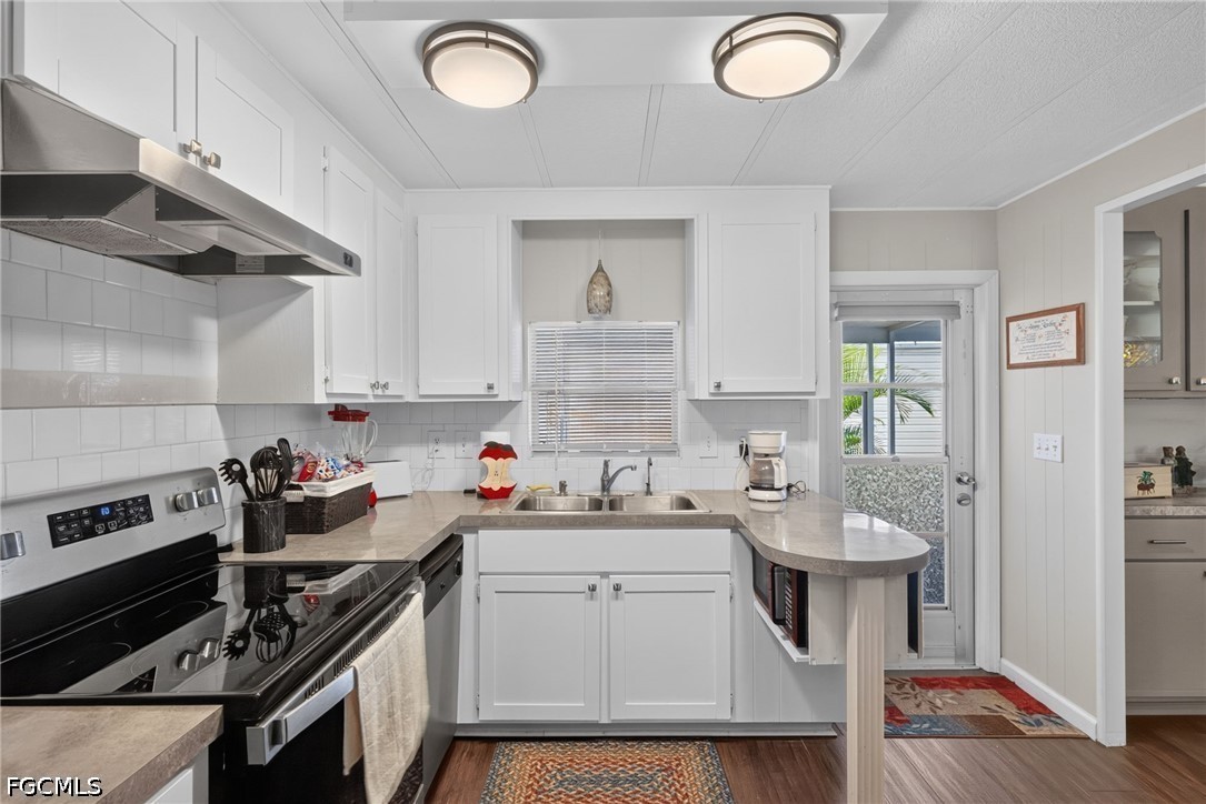 2 Bed ManufacturedHome for Sale in North Fort Myers, FL — photo 9