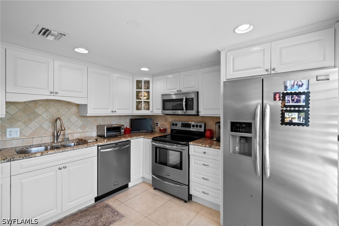 2 Bed Condominium for Sale in Naples, FL, $335,000 — photo 9