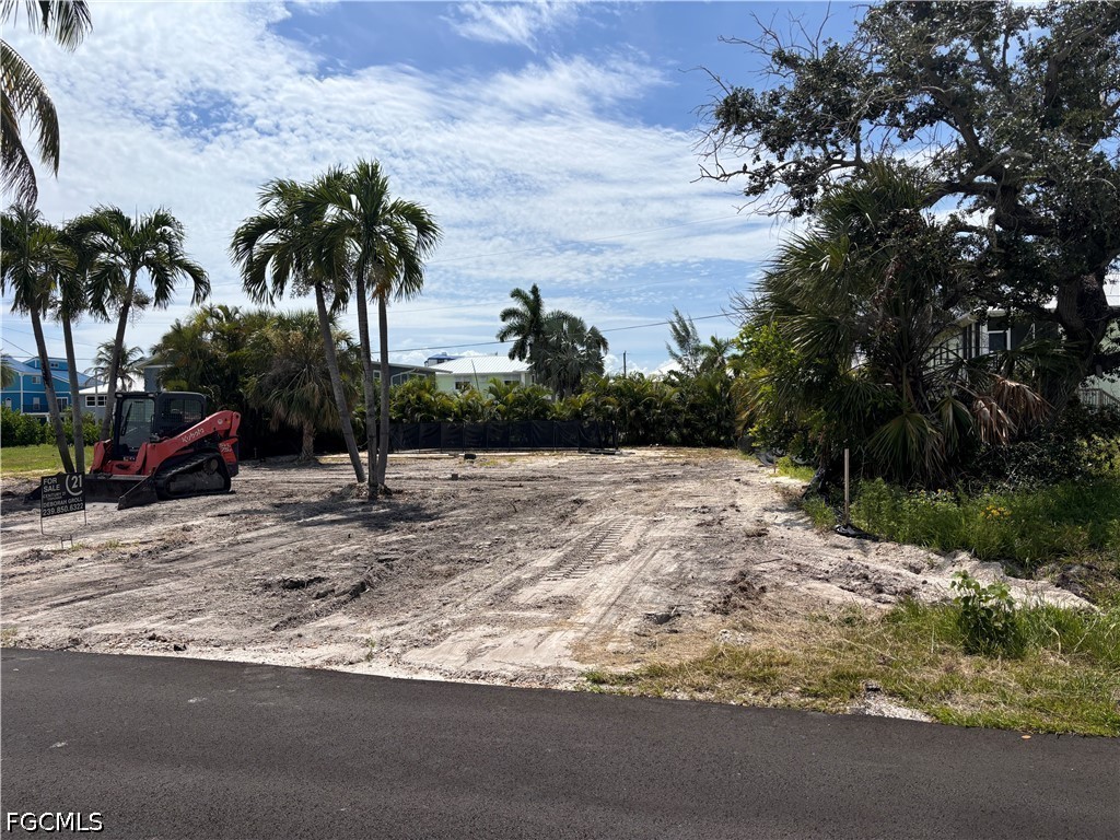 Residential for Sale in Gulf Island Manor, FL, $489,000 — photo 9