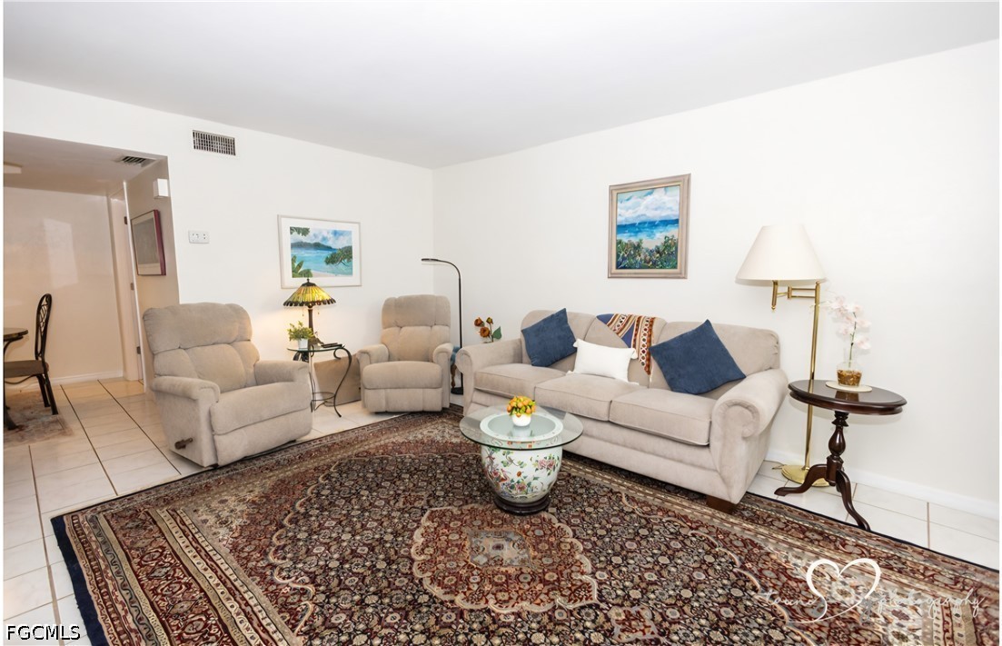 2 Bed SingleFamilyResidence for Sale in Fort Myers, FL — photo 9