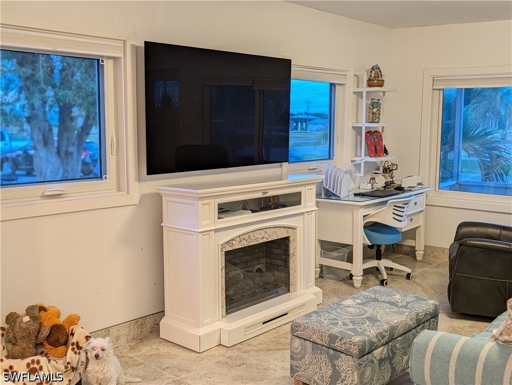 2 Bed SingleFamilyResidence for Sale in Everglades City, FL — photo 9