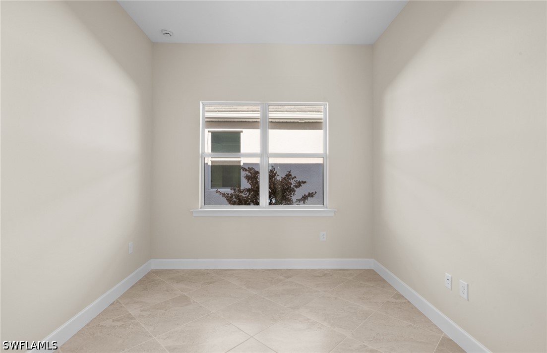 2 Bed SingleFamilyResidence for Sale in North Fort Myers, FL — photo 9