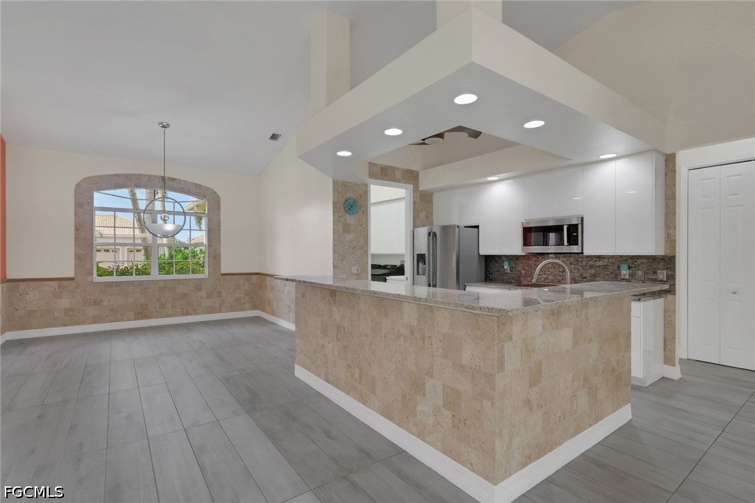 3 Bed Pool Home for Sale in Fort Myers, photo 9