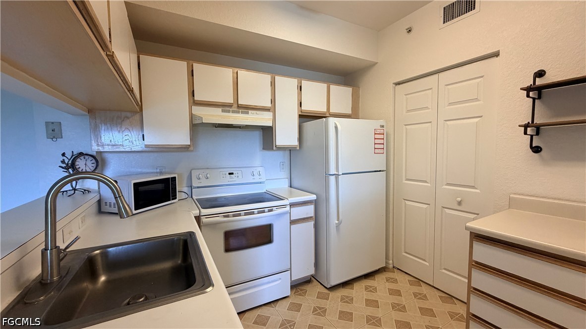 2 Bed Waterfront Home for Sale in Fort Myers, FL, $1,450 — photo 9