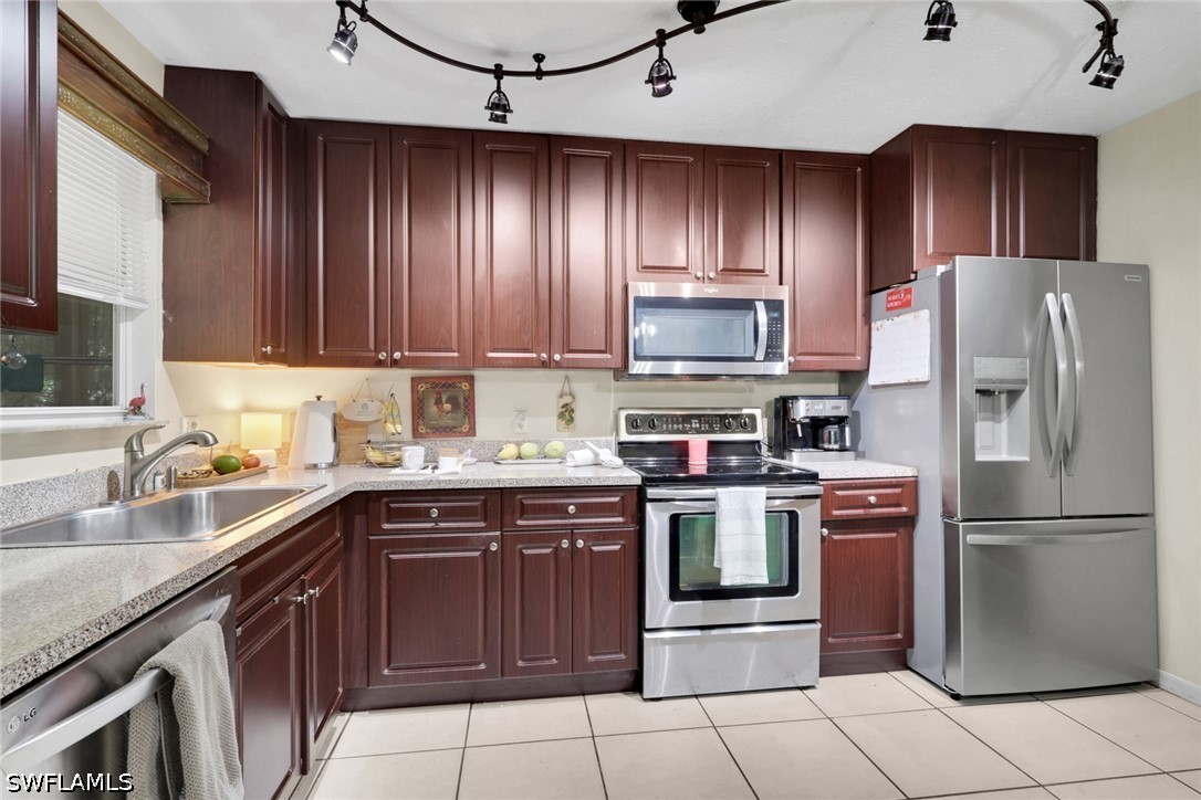 3 Bed SingleFamilyResidence for Sale in Naples, FL, $455,000 — photo 9