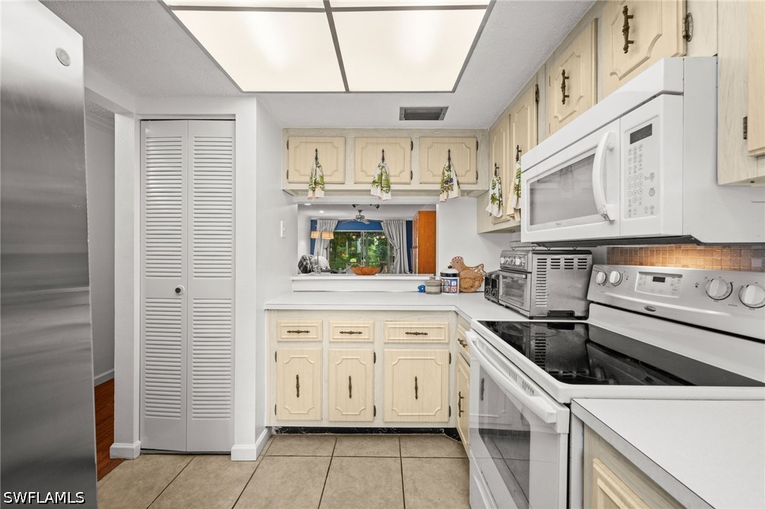 2 Bed Pool Home for Sale in Foxmoor Condo, FL, $82,000 — photo 9