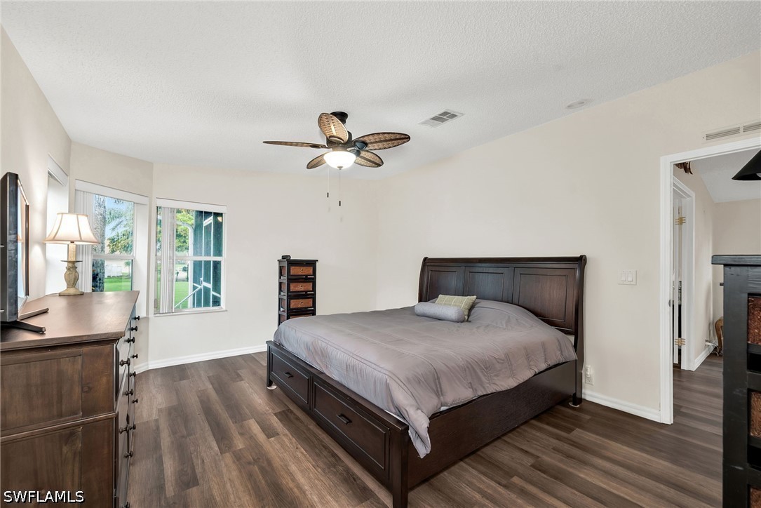 2 Bed SingleFamilyResidence for Sale in Carousel Cove, FL — photo 9