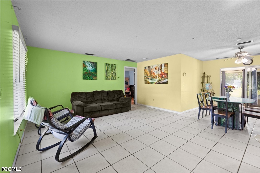2 Bed SingleFamilyResidence for Sale in Lehigh Acres, photo 9