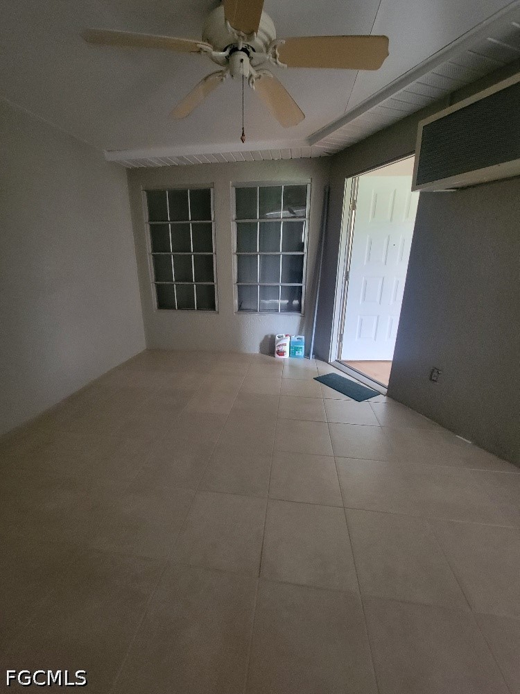 2 Bed Townhouse for Sale in Lehigh Acres, FL, $1,300 — photo 9