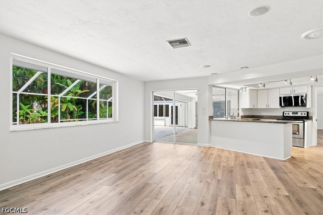 4 Bed Pool Home for Sale in Fort Myers, photo 9
