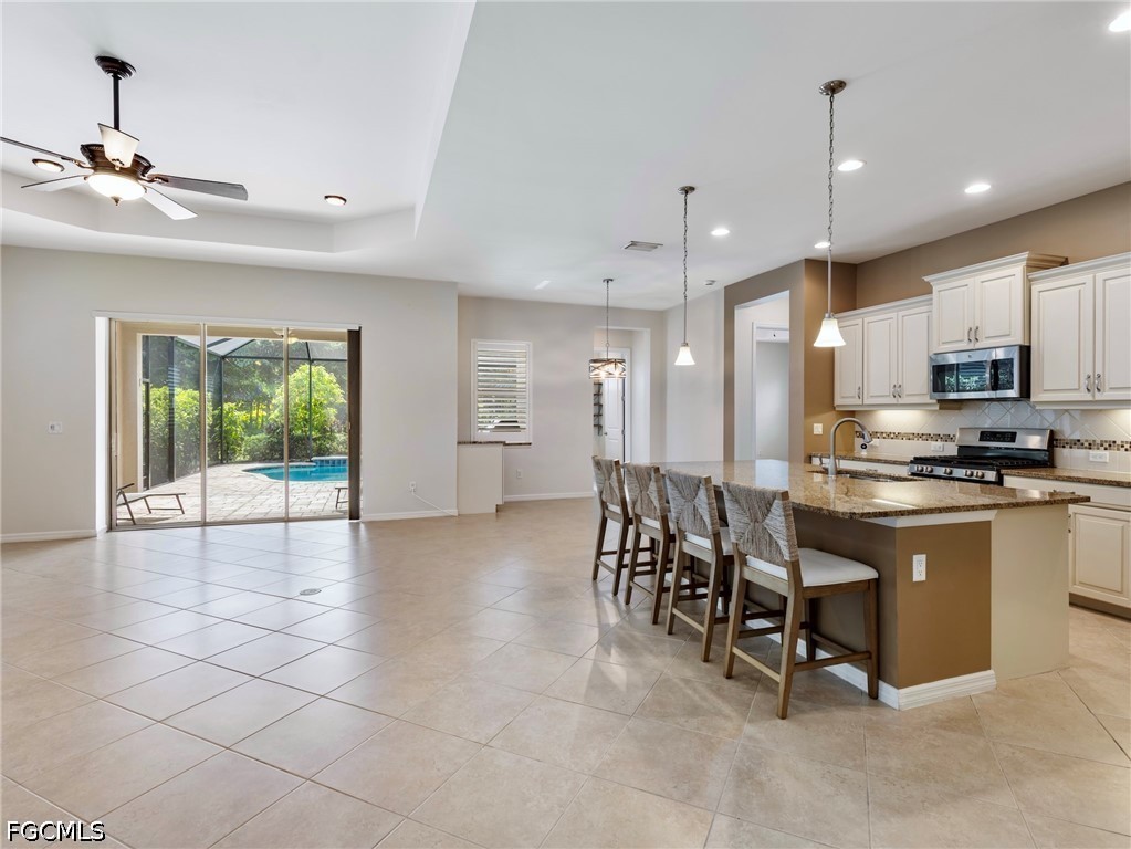 3 Bed Pool Home for Sale in Daniels Place, photo 9